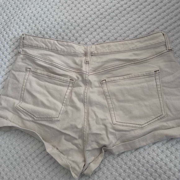 Wild Fable Cream Roll-Cuff Shorts Sz 17 - Picture 2 of 4